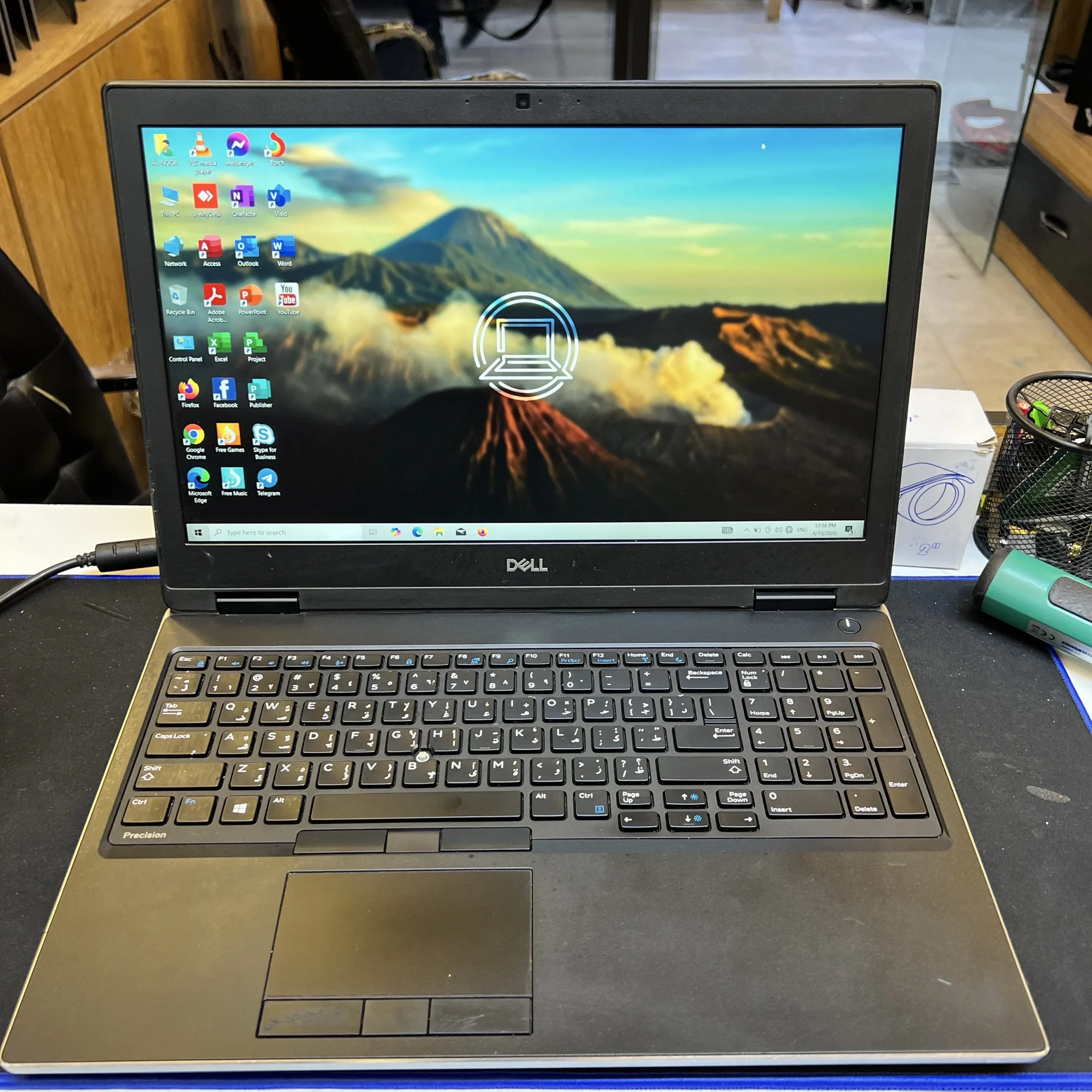 DELL PRECISION 7530 ci7 8th H ram 16 ssd 512 VGA 4GB 15.6